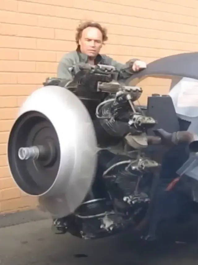 VW Fusca Equipado com Motor de Tanque da Segunda Guerra Mundial